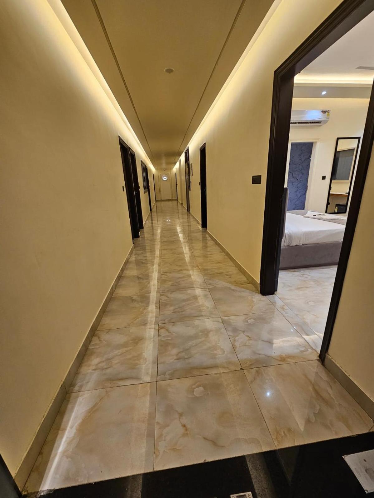 Hotel The Glass House Grander Noida Exterior foto