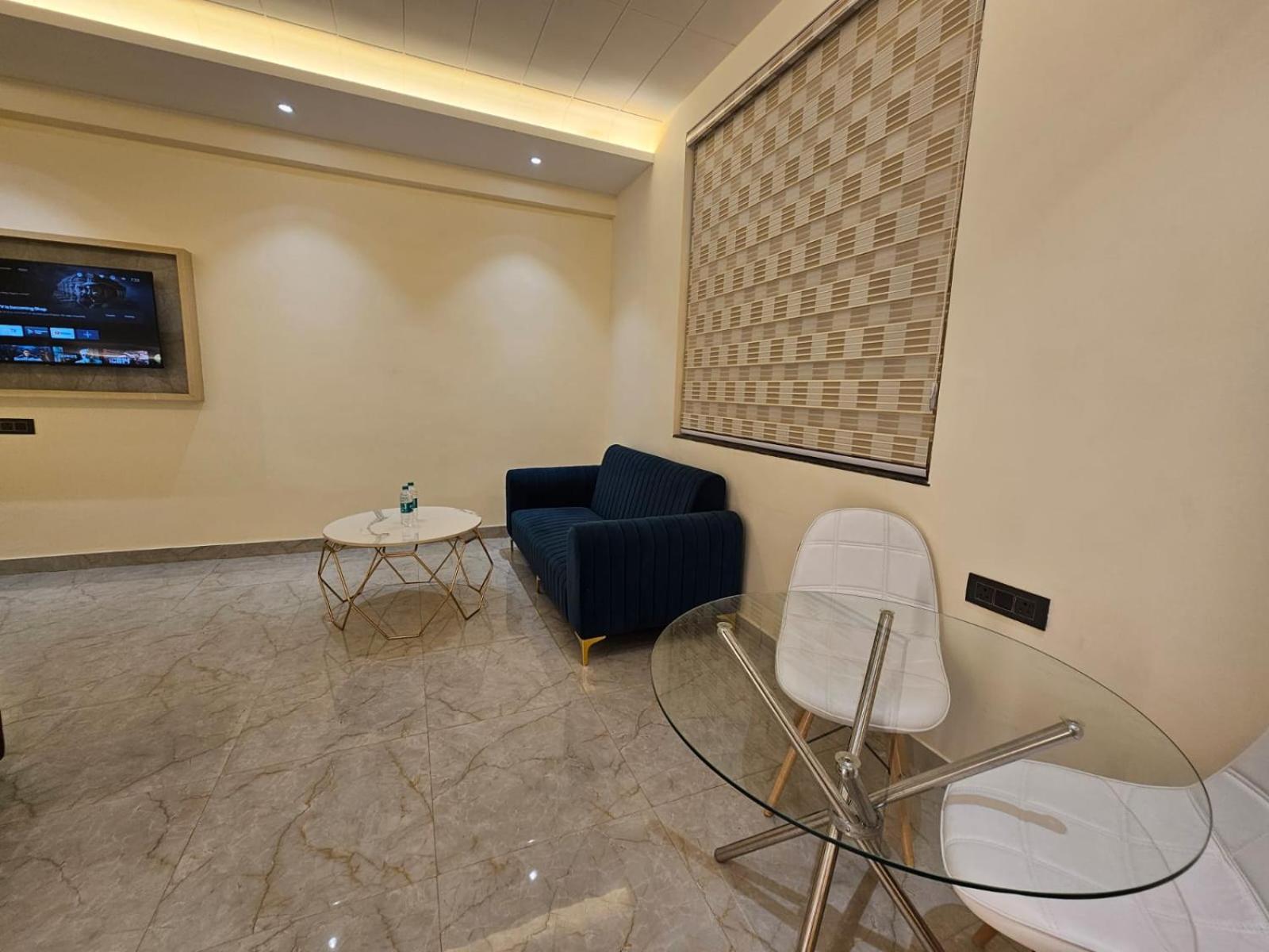 Hotel The Glass House Grander Noida Exterior foto