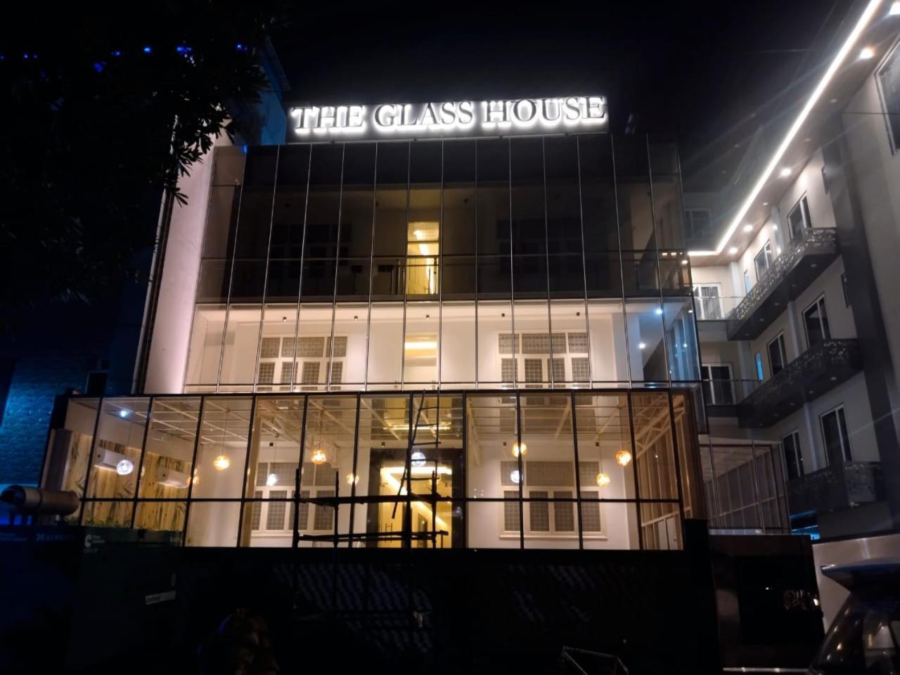 Hotel The Glass House Grander Noida Exterior foto
